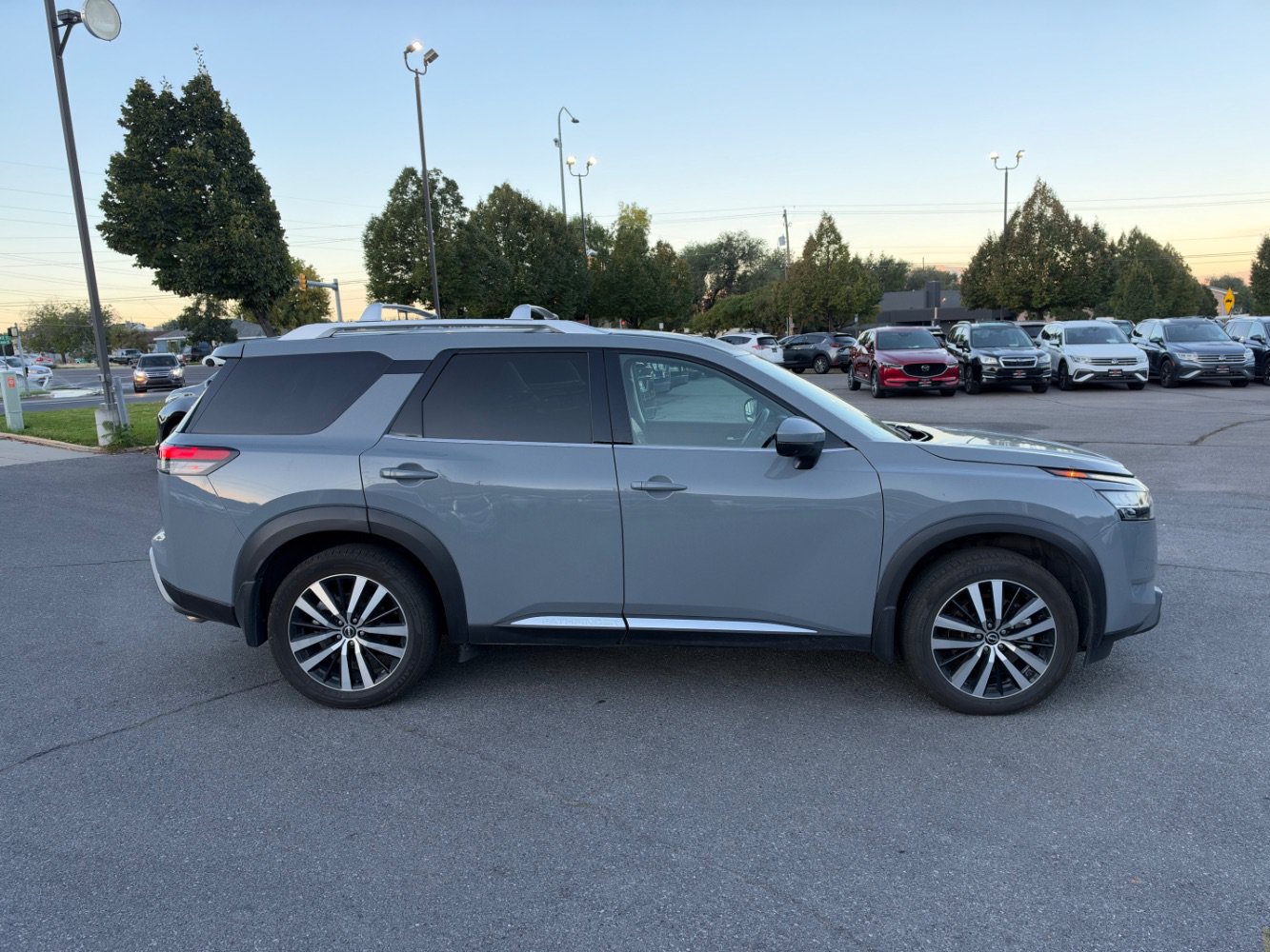 Used 2023 Nissan Pathfinder Platinum AWD/4WD image 6