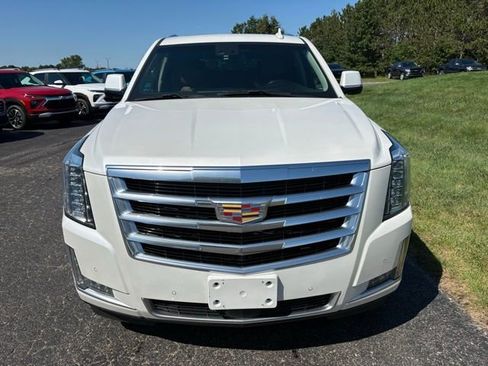 Used 2017 Cadillac Escalade Premium Luxury AWD/4WD image 6