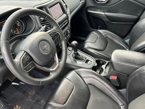 Used 2020 Jeep Cherokee Latitude Plus image 13