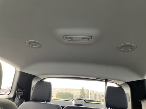 Used 2019 Chevrolet Traverse LT image 39