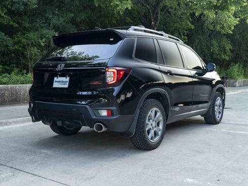 Used 2025 Honda Passport TrailSport image 9