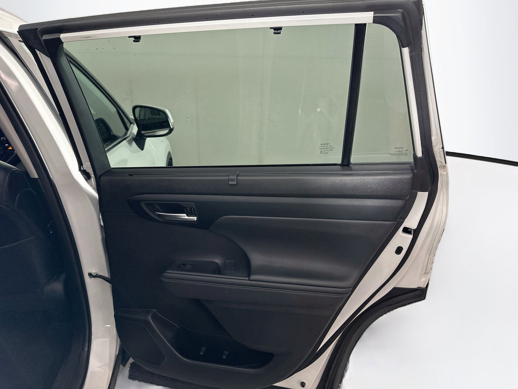 Used 2023 Toyota Highlander XLE AWD/4WD image 33