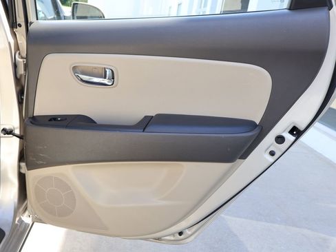Used 2010 Hyundai Elantra GLS FWD image 24