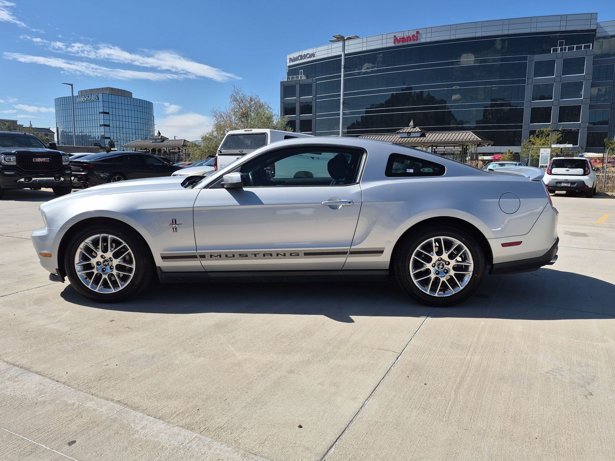 Used 2012 Ford Mustang Premium RWD image 2