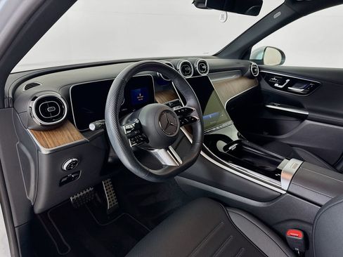 Certified 2025 Mercedes-Benz GLC 300 image 10