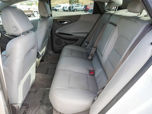 Used 2018 Chevrolet Malibu Premier w/ Premier Sun and Wheel Package FWD image 18