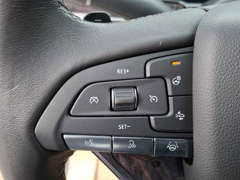 Used 2023 Cadillac Escalade Premium Luxury image 24