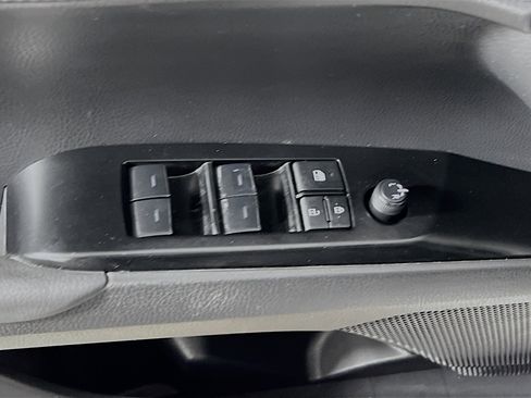 Used 2025 Toyota Camry SE image 17