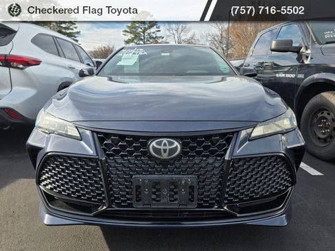 Used 2019 Toyota Avalon XSE image 2