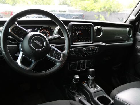 Used 2019 Jeep Wrangler Unlimited Sahara AWD/4WD image 13