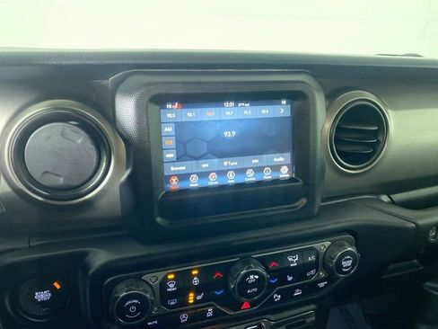 Used 2021 Jeep Gladiator Willys image 7