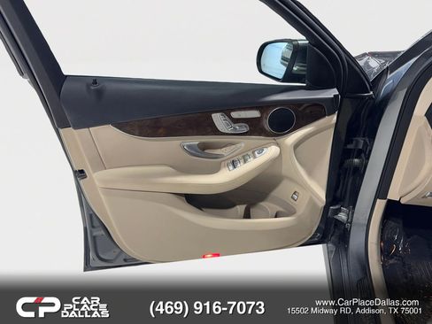 Used 2018 Mercedes-Benz GLC 300 w/ Premium Package image 18
