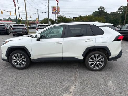 Used 2022 Toyota RAV4 XLE Premium FWD image 4