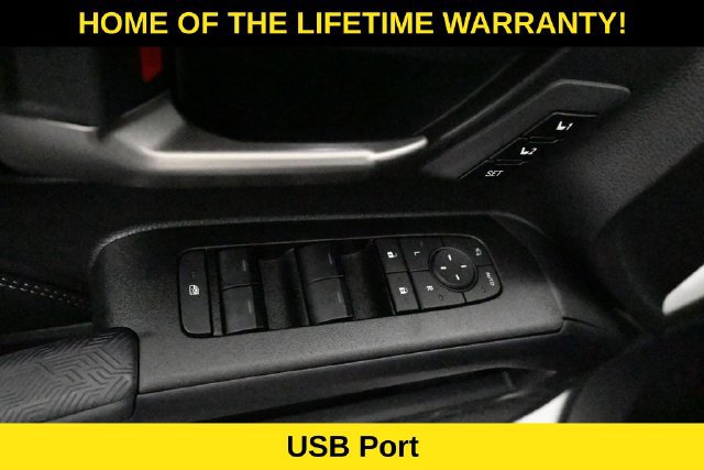 Used 2025 Toyota 4Runner Limited AWD/4WD image 13