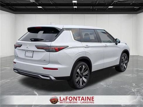 New 2026 Mitsubishi Outlander SE AWD/4WD image 5