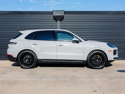 New 2025 Porsche Cayenne E-Hybrid image 8