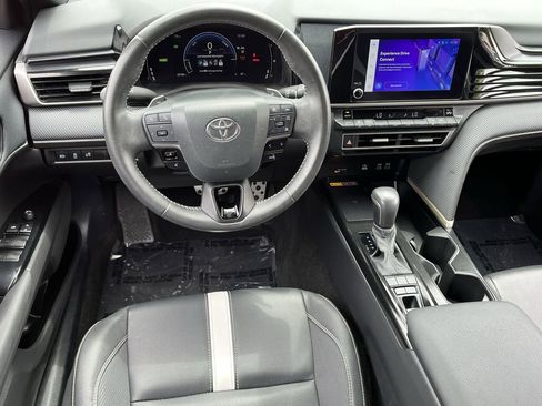 Used 2025 Toyota Camry SE w/ Convenience Package FWD image 10