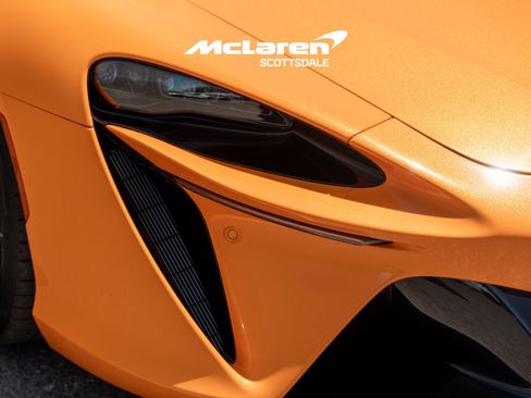 Used 2025 McLaren Artura Spider RWD image 18