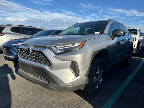 Used 2025 Toyota RAV4 LE AWD/4WD image 4