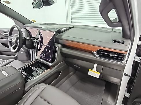 New 2026 GMC Yukon Denali w/ Sun & Power Step Package image 44