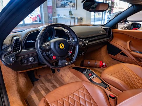 Used 2012 Ferrari 458 Italia Base image 9