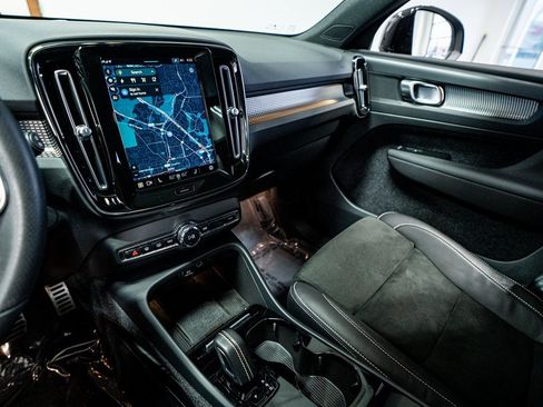 Used 2021 Volvo XC40 P8 Recharge w/ Advanced Package image 44