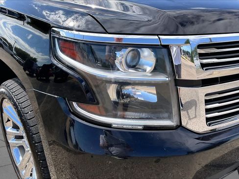 Used 2020 Chevrolet Suburban Premier w/ Premier Plus Edition RWD image 28