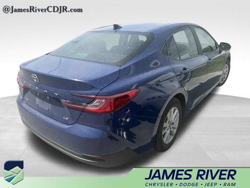Used 2025 Toyota Camry LE FWD image 7
