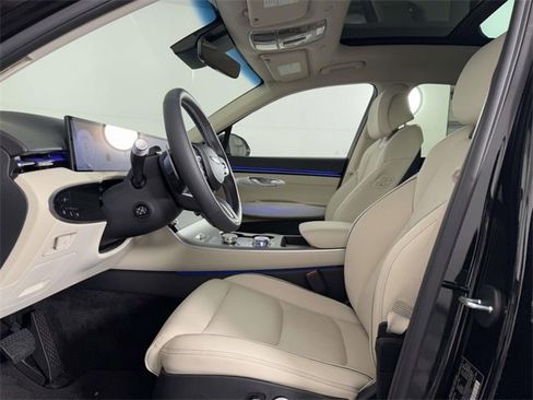 New 2026 Genesis GV70 2.5T Advanced image 3