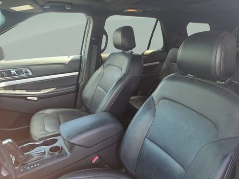 Used 2016 Ford Explorer XLT w/ Equipment Group 202A FWD image 26