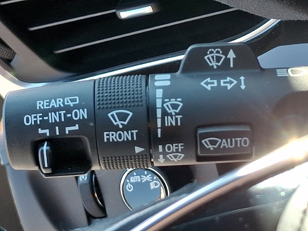 Used 2020 Cadillac Escalade Platinum RWD image 26