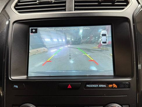 Used 2018 Ford Explorer XLT w/ Equipment Group 202A AWD/4WD image 14