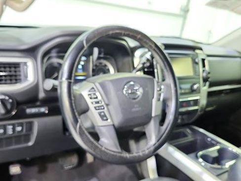 Used 2017 Nissan Titan SV RWD image 19