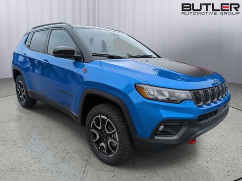 New 2026 Jeep Compass Trailhawk w/ Sun, Sound & Navigation Group AWD/4WD image 8