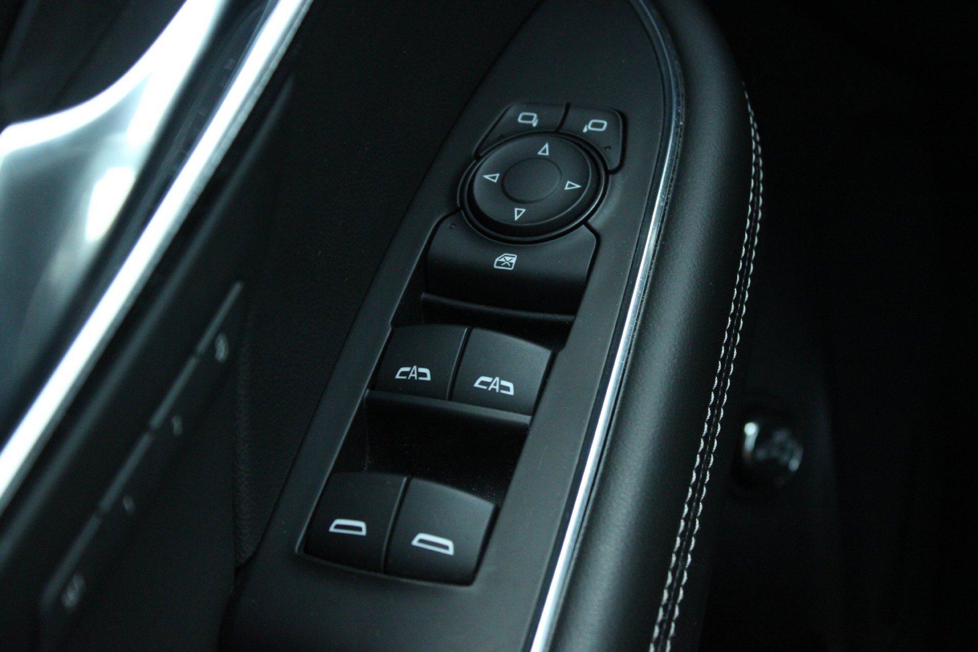 Used 2023 Buick Envision Essence FWD image 24