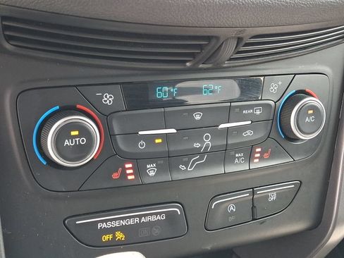 Used 2019 Ford Escape SE FWD image 17