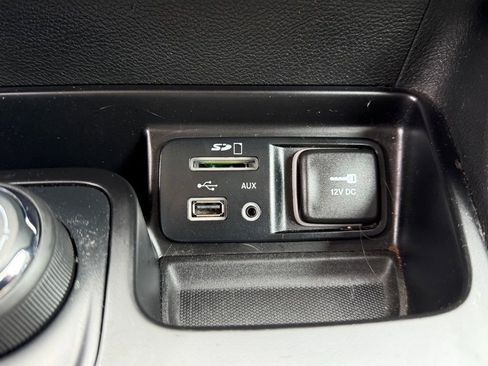 Used 2016 Jeep Cherokee Latitude w/ Cold Weather Group AWD/4WD image 31