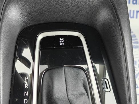 Used 2025 Toyota Corolla LE image 31