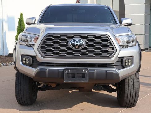 Used 2020 Toyota Tacoma TRD Off-Road AWD/4WD image 2