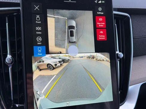 New 2026 Volvo XC90 B6 Plus w/ Protection Package Premier image 14