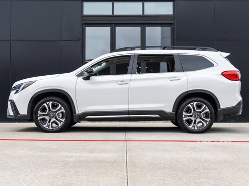 Used 2025 Subaru Ascent Limited AWD/4WD image 9