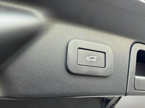 Used 2025 Land Rover Range Rover Velar Dynamic SE image 24