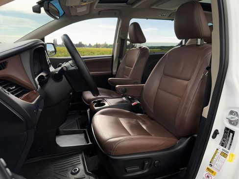 Certified 2017 Toyota Sienna Limited Premium AWD/4WD image 9