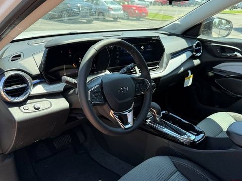 New 2026 Chevrolet Trax LT w/ Driver Confidence Package FWD image 9