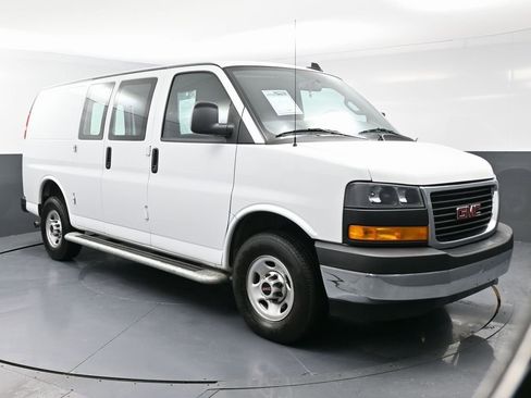 Used 2024 GMC Savana 2500 w/ Driver Convenience Package image 3