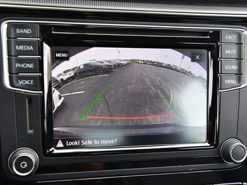 Used 2017 Volkswagen Passat 1.8T SE FWD image 14