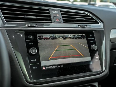 Used 2022 Volkswagen Tiguan SE AWD/4WD image 24