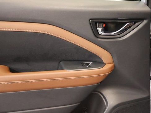 Certified 2025 Subaru Forester Touring image 29