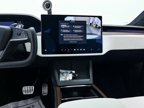 Used 2023 Tesla Model X image 9