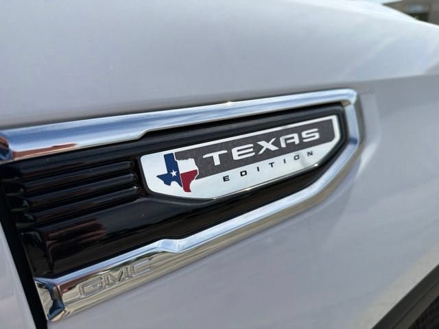 Used 2025 GMC Sierra 1500 SLT AWD/4WD image 4